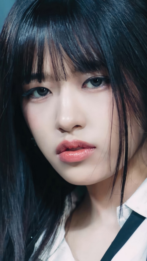 An Yu-jin of IVE in a close-up shot