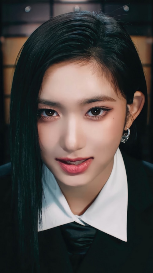 Leeseo from IVE in the "I AM" MV