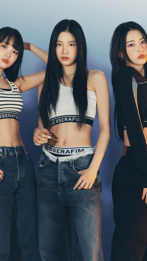 LE SSERAFIM members in denim and crop tops