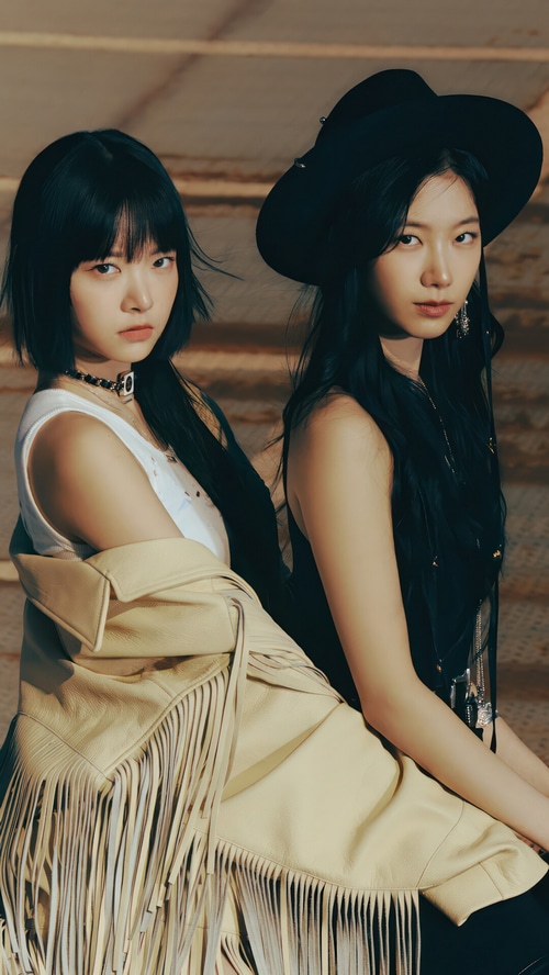 LE SSERAFIM's Hong Eunchae and Kazuha in Dusty Amber Concept