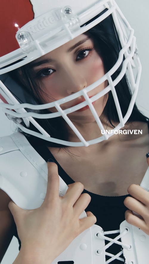 LE SSERAFIM Huh Yunjin UNFORGIVEN concept
