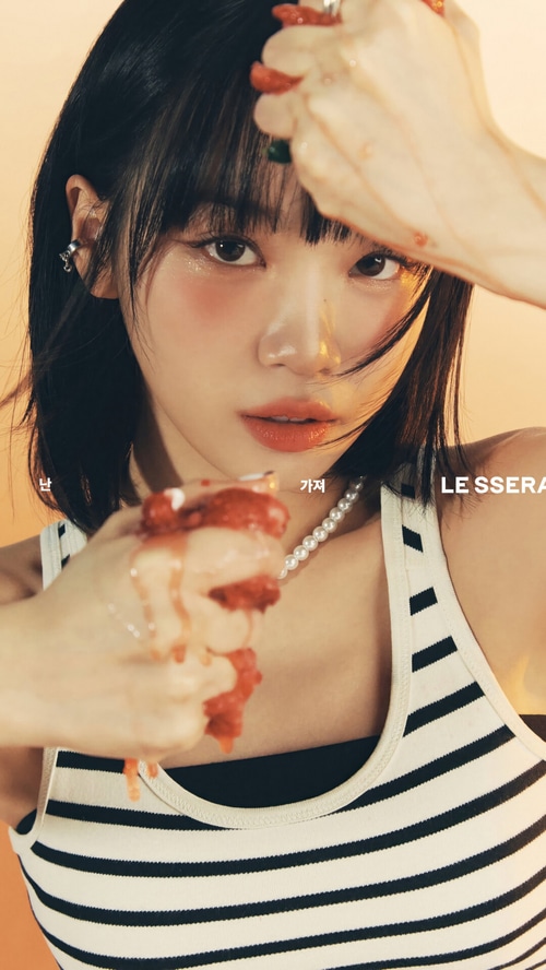Kim Chae-won of LE SSERAFIM with strawberries