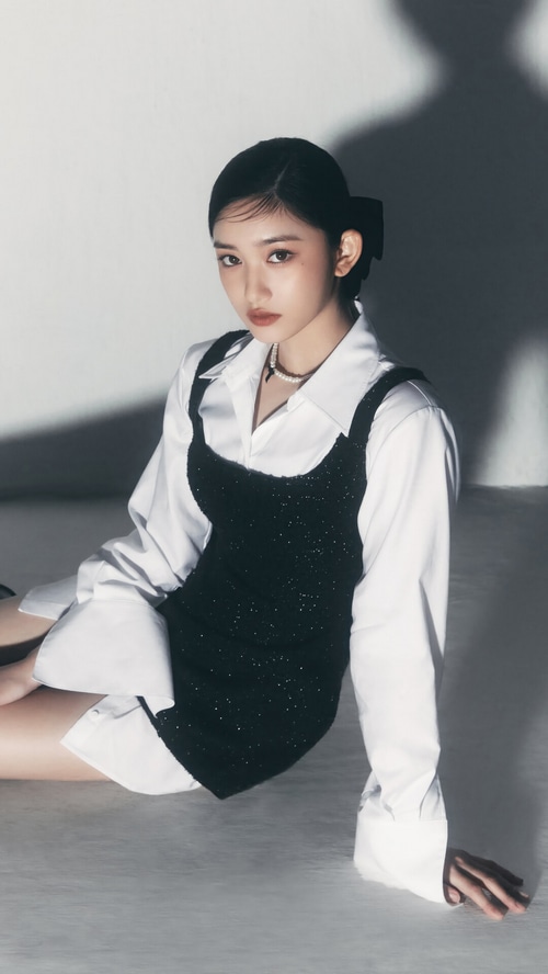 Leeseo from IVE in a white shirt and black dress