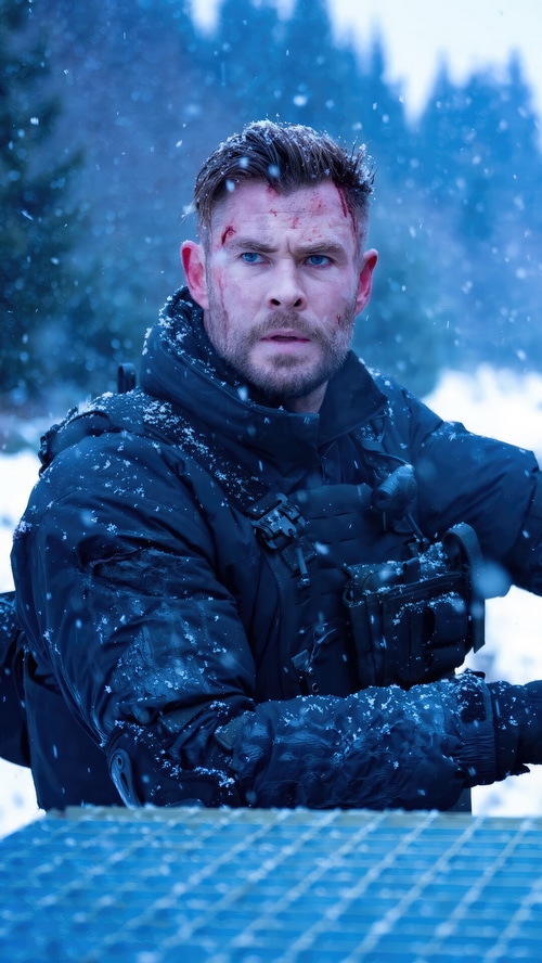 Chris Hemsworth in Extraction 2