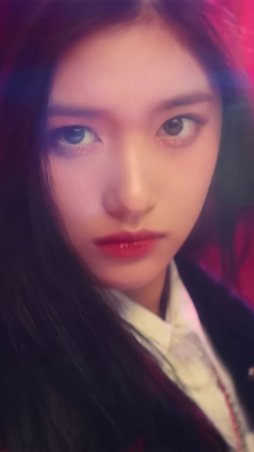 Leeseo from IVE close-up portrait