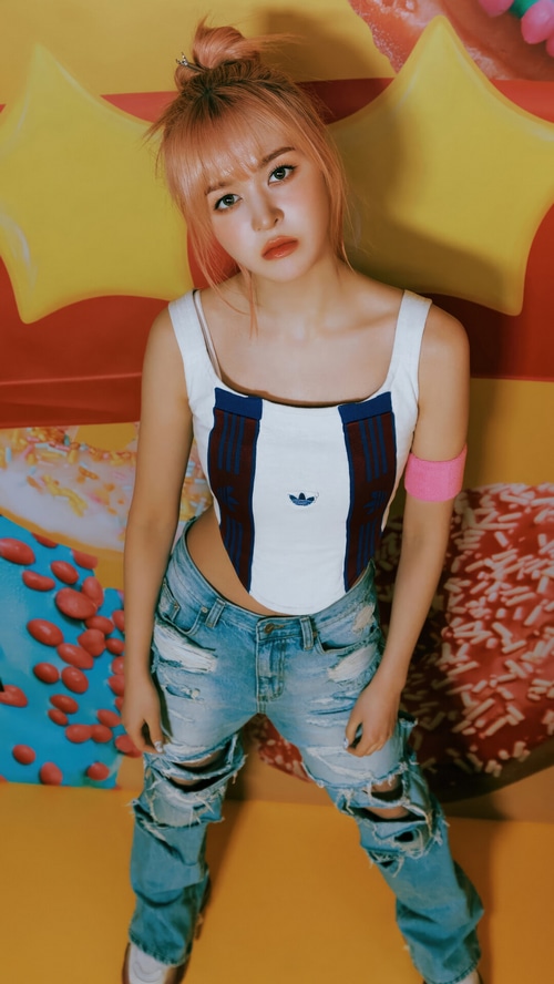 NMIXX Lily in ripped jeans and Adidas top