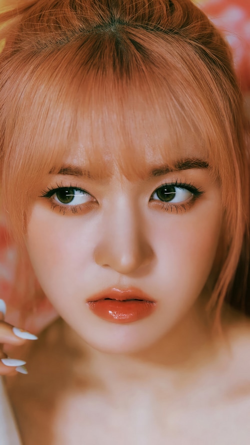 NMIXX Lily with orange hair and makeup