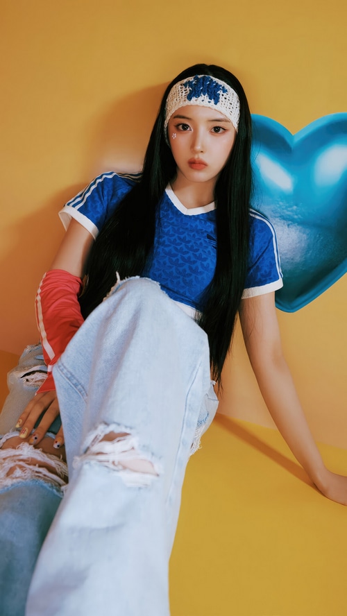 NMIXX Jiwoo in blue Adidas-style top and ripped jeans