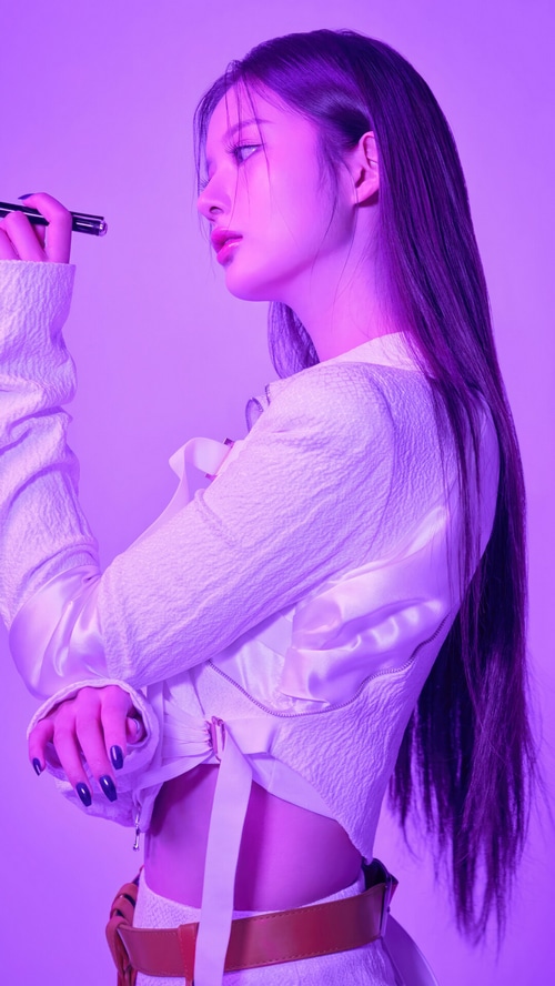 Sullyoon from NMIXX poses with a pen