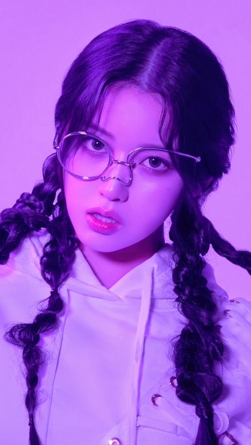 NMIXX's Kim Ji Woo with braided hair and glasses