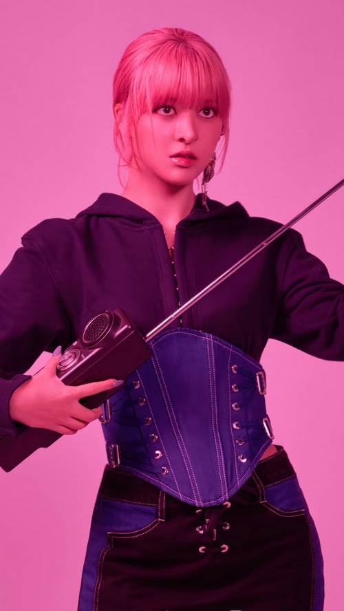 Lily from NMIXX holding a vintage radio