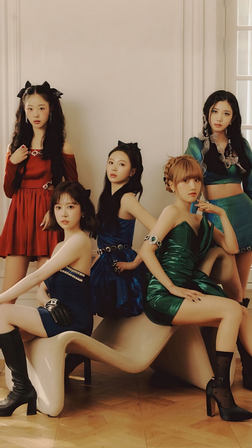 Cherry Bullet members in fashion house concept photo