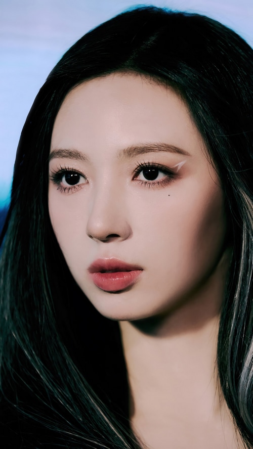 Jiwon from Cherry Bullet