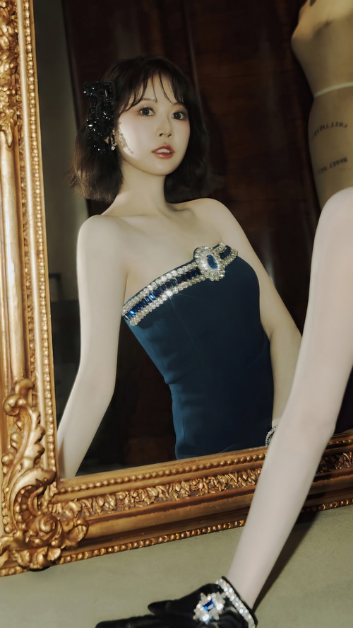 Kim Bo Ra of Cherry Bullet in a dark blue dress