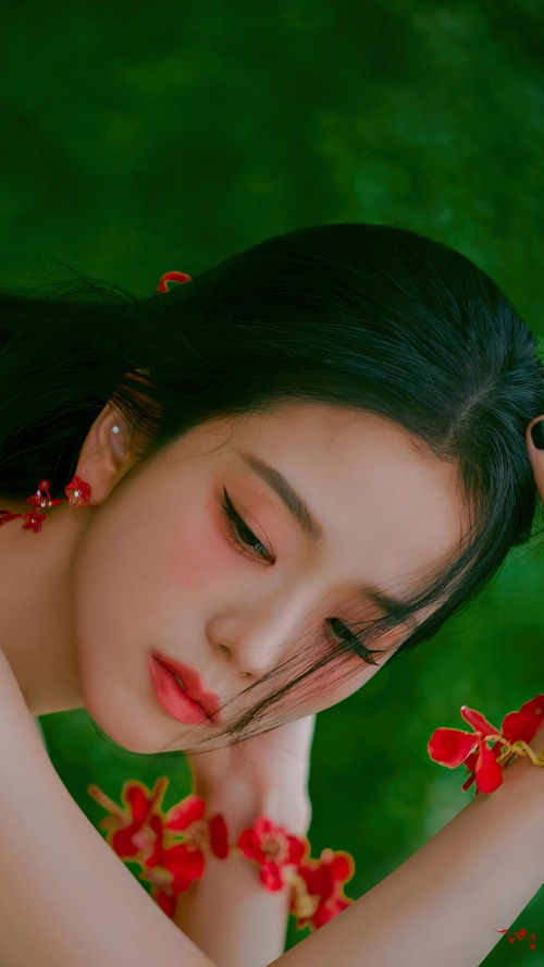 BLACKPINK Jisoo with red flowers and green background