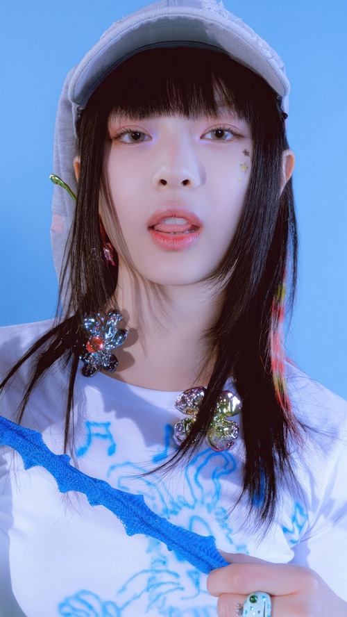 Hanni from NewJeans with colorful hair streaks
