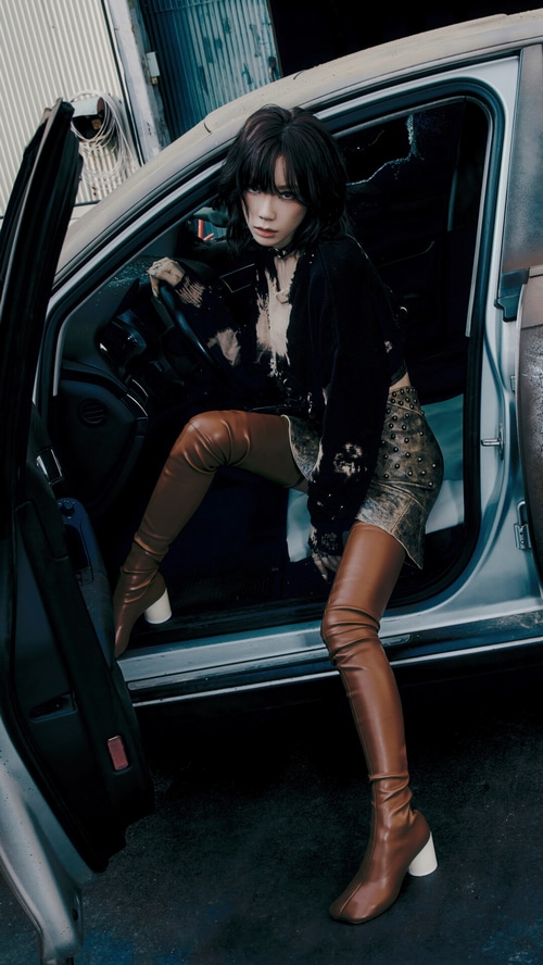Taeyeon in a car with leather boots