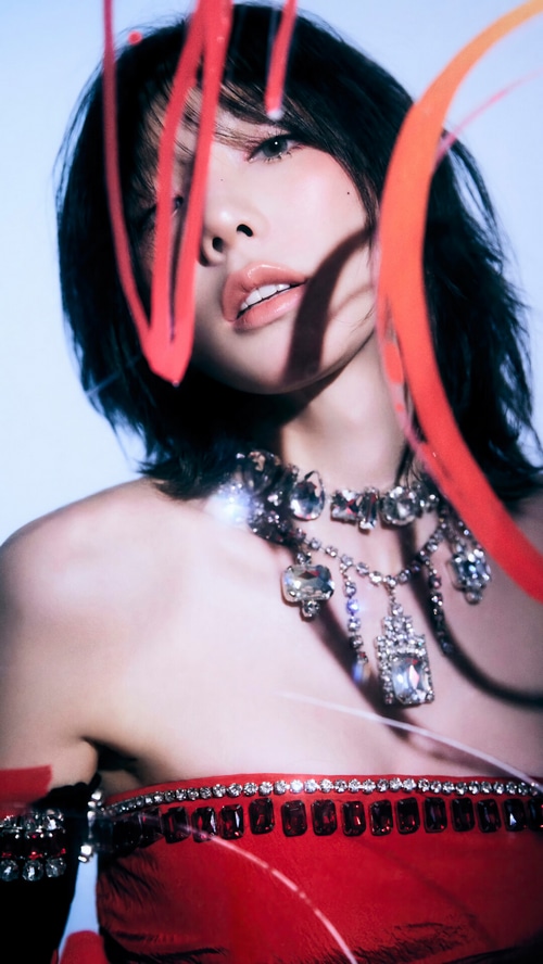 Taeyeon in red dress with diamond necklace