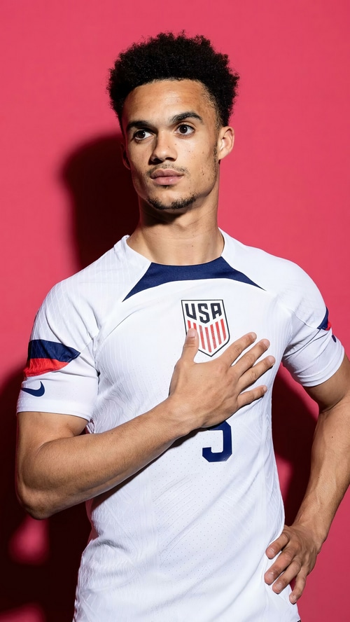Antonee Robinson wearing USA soccer jersey