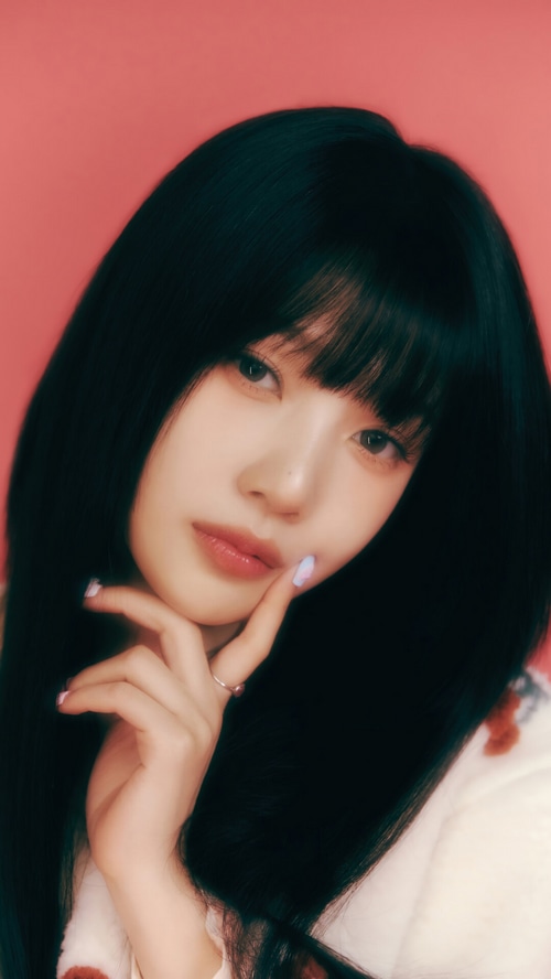 Joy from Red Velvet posing with her hand on her chin