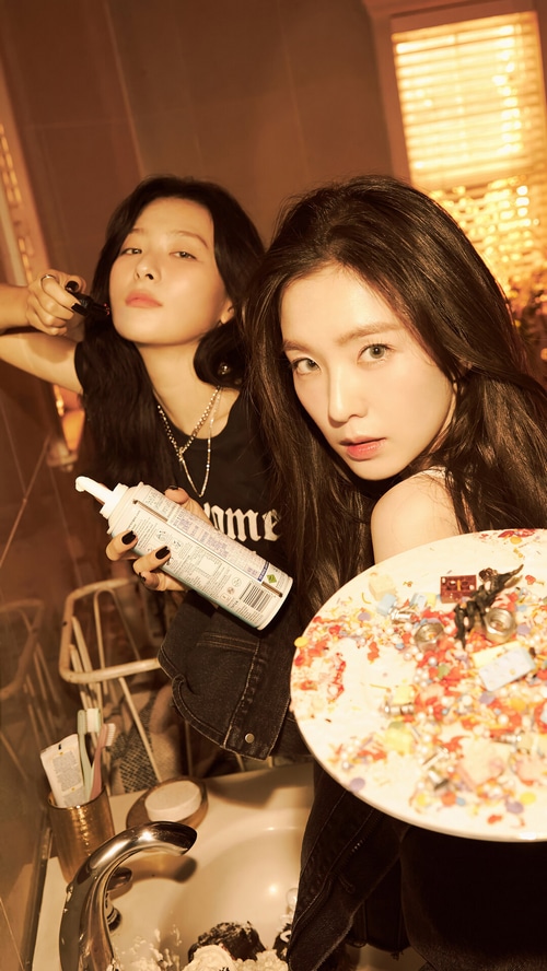 Red Velvet Irene, Seulgi, and Yeri in a bathroom