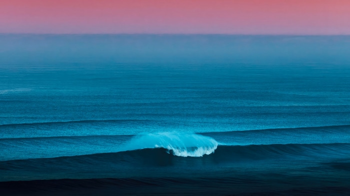 Ocean waves at sunset 4K