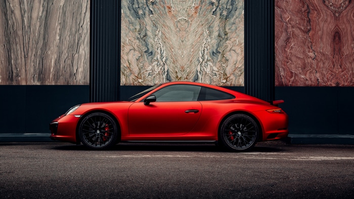 Red Porsche 911 Carrera 4K