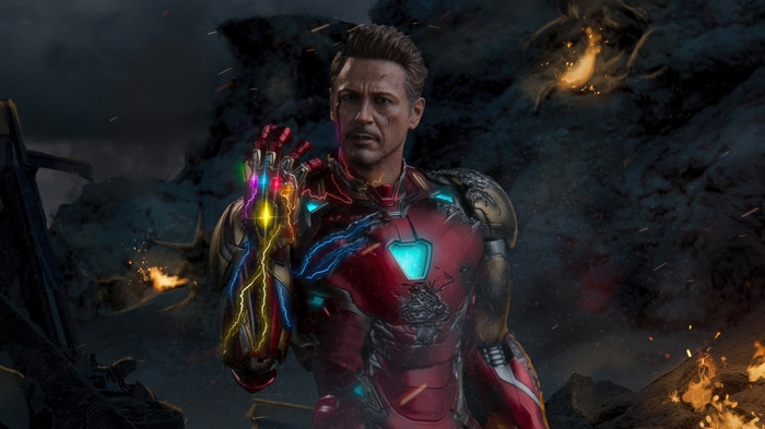 Iron Man with Infinity Gauntlet in 4K