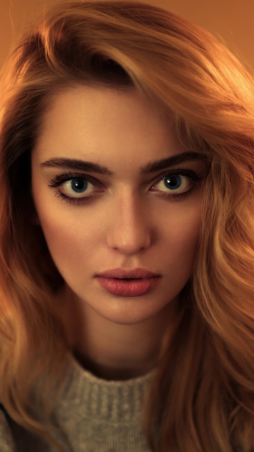 Model with blue eyes and blonde hair