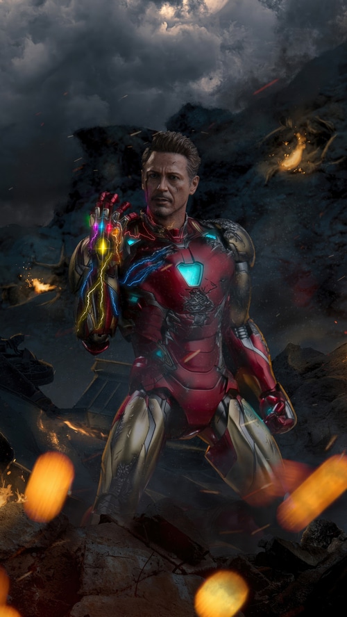 Iron Man with Infinity Gauntlet in 4K