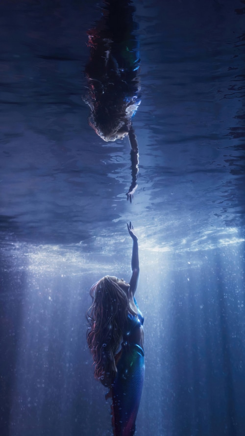 Ariel reaching for her reflection in The Little Mermaid (2023)
