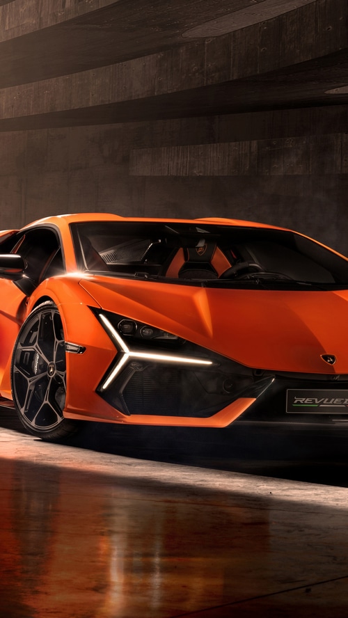 Lamborghini Revuelto in orange