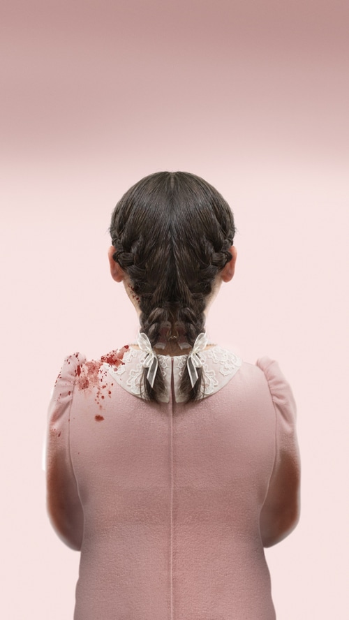 Orphan First Kill: Girl with bloody shoulder