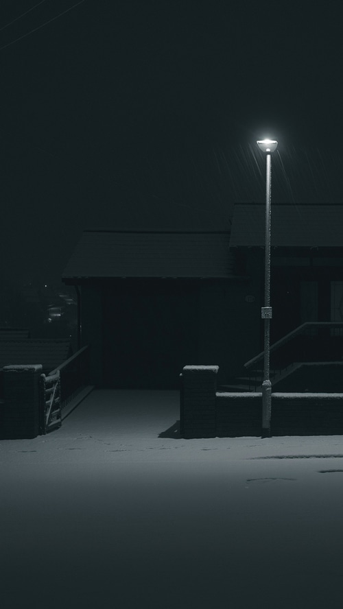 Minimalist 4K Artwork of a Snowy Night