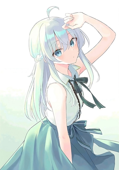 Elaina from Majo no Tabitabi with blue eyes and gray hair