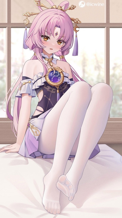 Fu Xuan in pantyhose with pink hair and yellow eyes