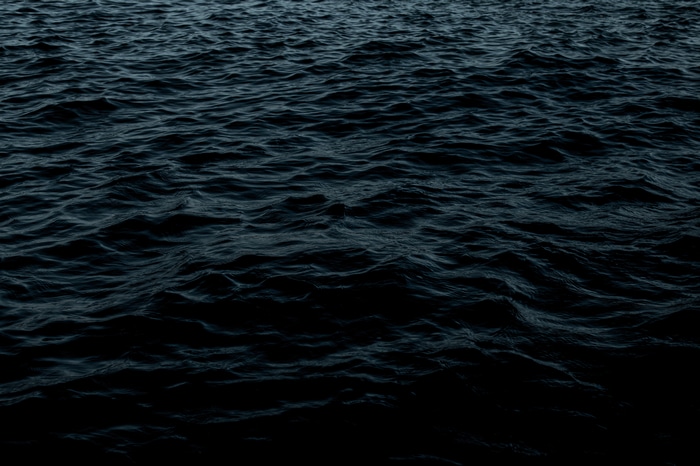 Dark ocean waves in 4K