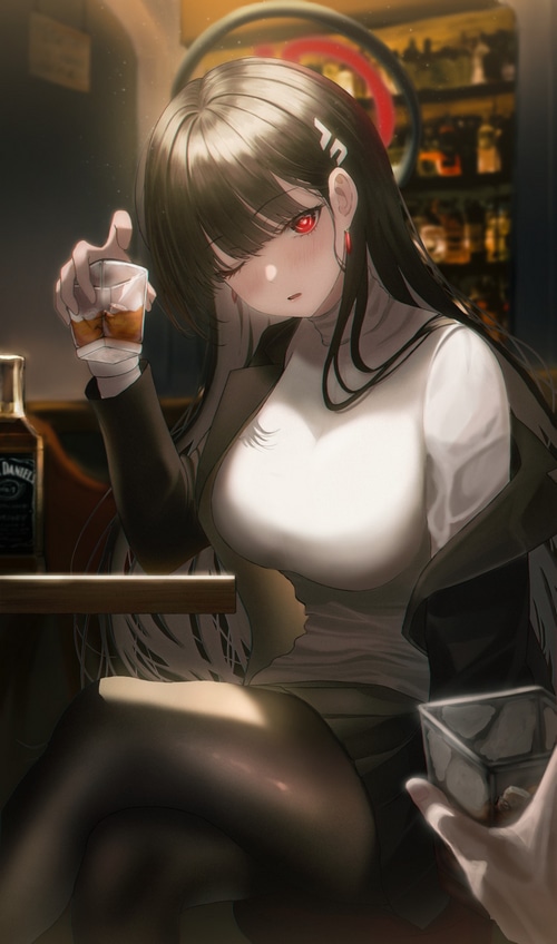 Tsukatsuki Rio drinking whiskey in a bar