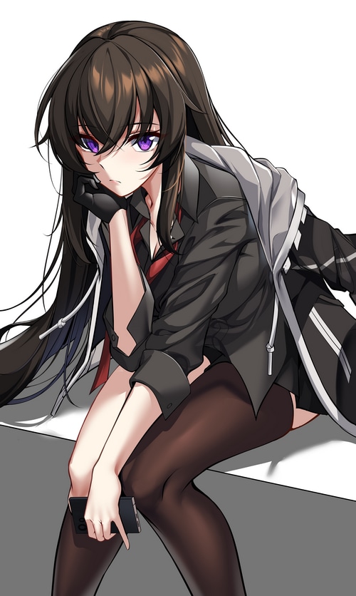 Elze with purple eyes and black hair holding a phone