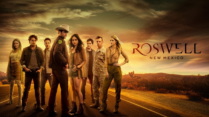 Roswell, New Mexico cast standing on a road