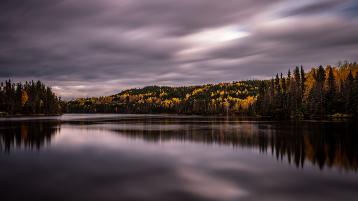 4K Long Exposure Lake Reflection with Autumn Trees