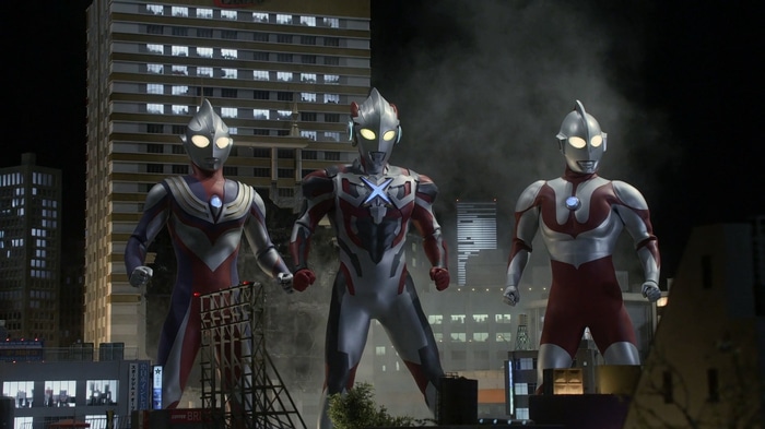 Ultraman Tiga, Ultraman X, and Ultraman in a city at night