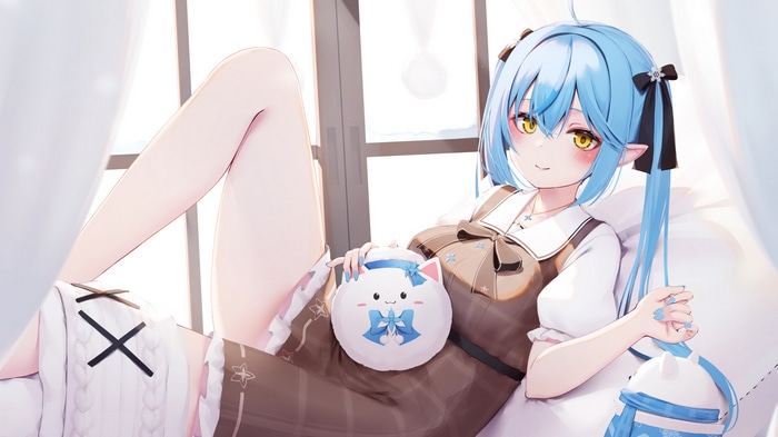 Yukihana Lamy with a cat plushie