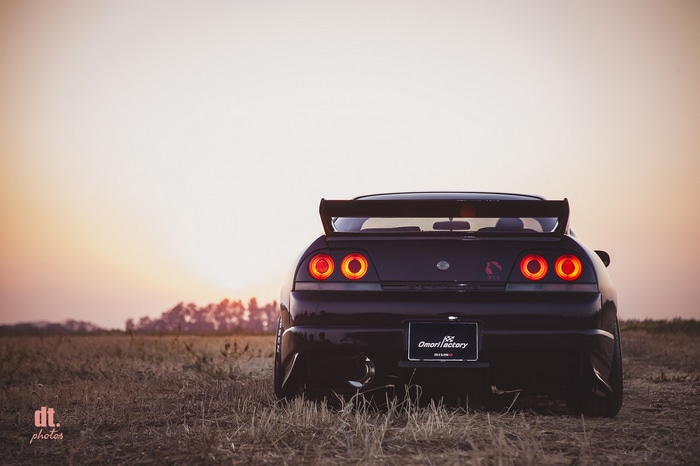 Nissan Skyline R33 with Omori Factory license plate