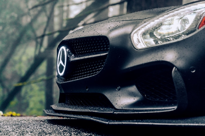 4K wet Mercedes-Benz car headlights
