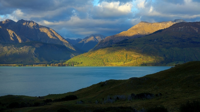 4K landscape of mountains and water in New Zealand