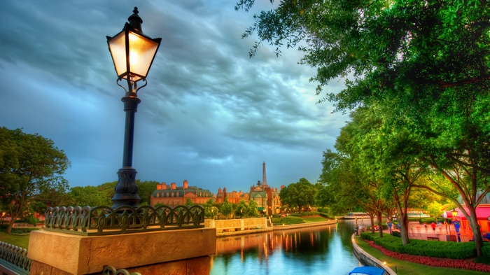4K Paris canal with Eiffel Tower and lamp post