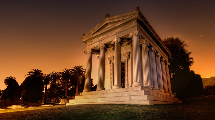 Trey Ratcliff's 4K Mausoleum with Palm Trees