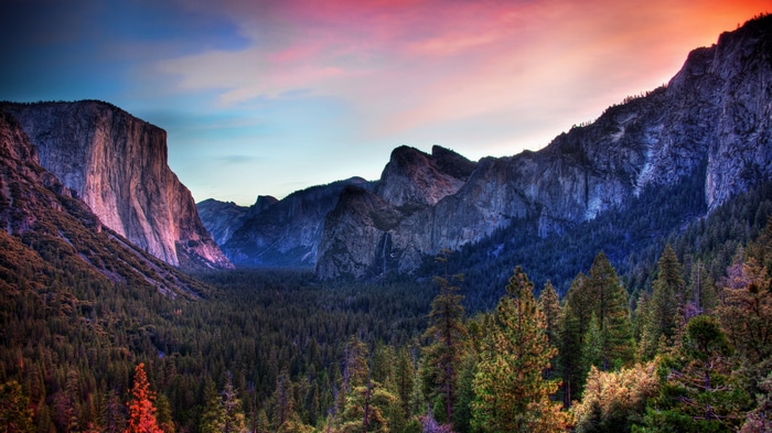 4K Yosemite Valley mountains at sunset glow