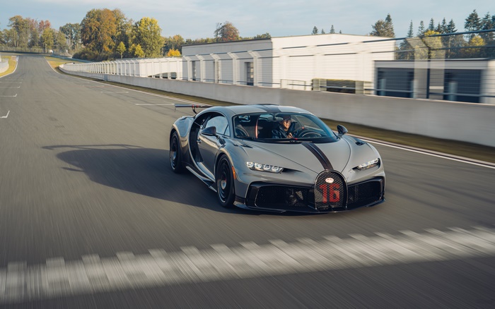Bugatti Chiron Pur Sport Silver Supercar